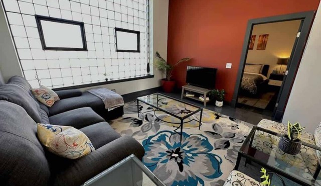 Luxe rooftop retreat in downtown core