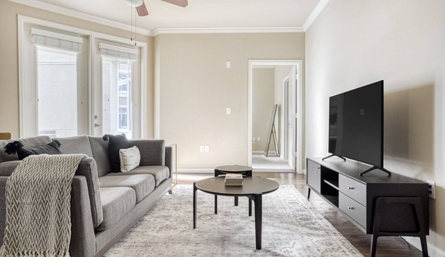 Luxe San Jose 2BR w/Gym, Pool & W/D, near Samsung & Cisco, by Blueground