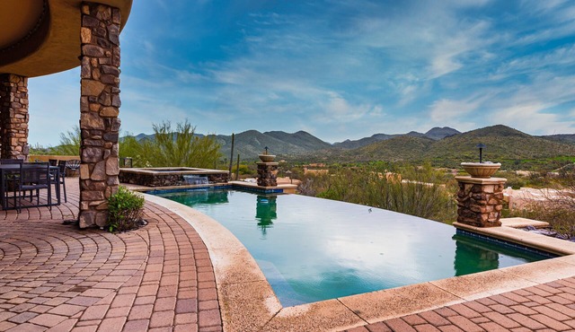 Luxe Scottsdale Desert Oasis Infinity Pool, Spa, Panoramic Views + Firepit