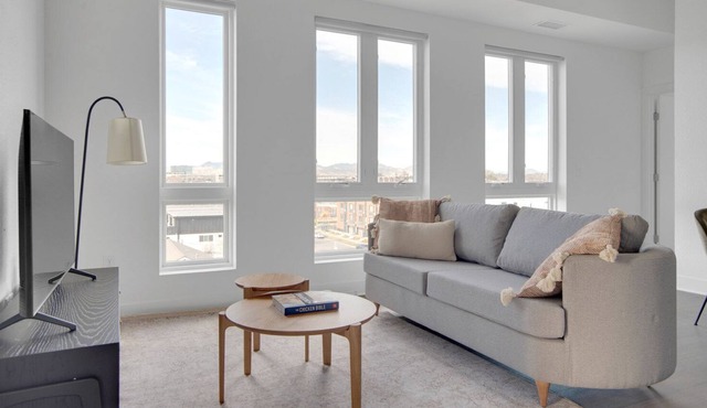 Luxe Sloan's Lake 2BR w/ Gym, W/D & Roof Deck, near Park, by Blueground