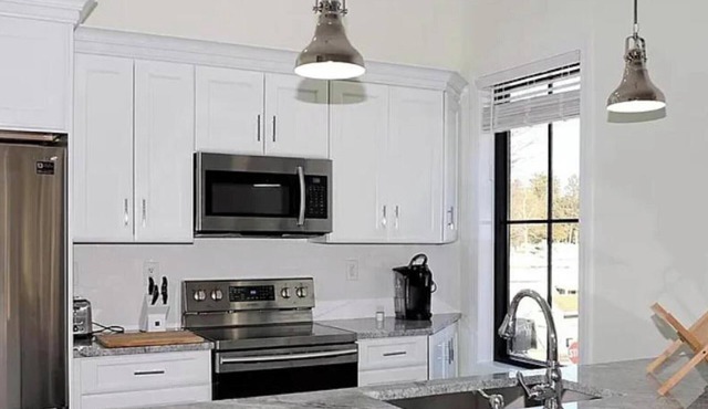 Luxe South Broadway Apartment