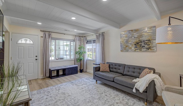 Luxe Spacious Remodeled House in Silicon Valley