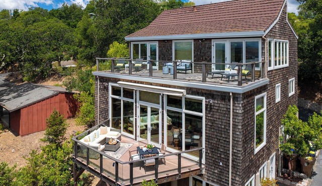 Luxe, Spacious, Stunning Views + Large Guest House