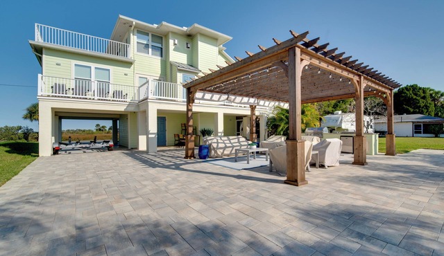 Luxe Spring Hill Home w/Patio & Dock!