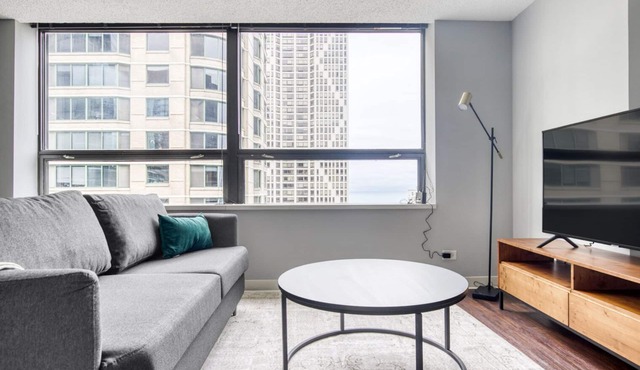 Luxe Streeterville Studio w/Gym, Pool, walk to Navy Pier, by Blueground