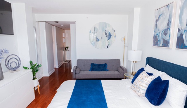 Luxe Studio Apt w/ Partial NYC View... Mins to NYC