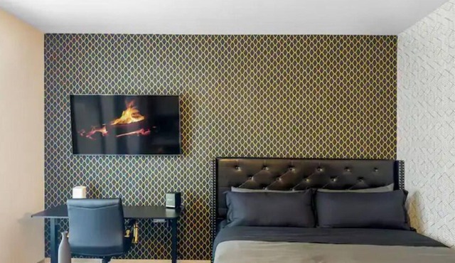 Luxe Studio, King Bed, Fast Wi-Fi, Work Desk, Gym