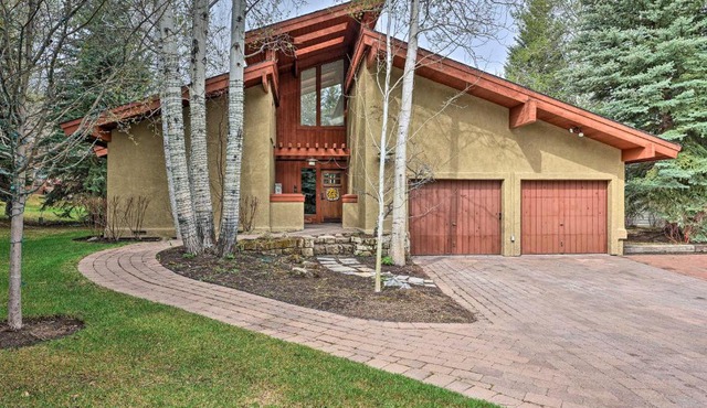 Luxe Sun Valley Retreat with Hot Tub, 3 Mi to Resort