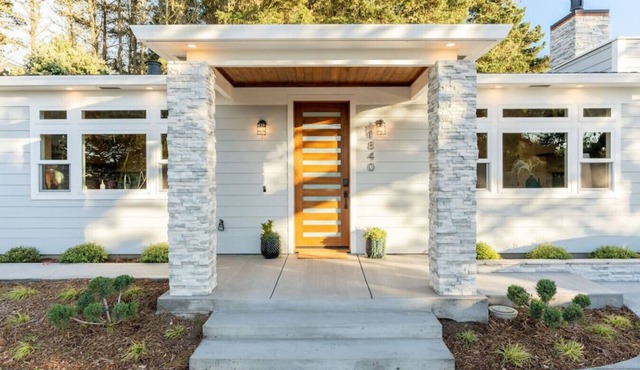 Luxe Surf Shack | Rooftop Hot Tub, Games + Near Beach