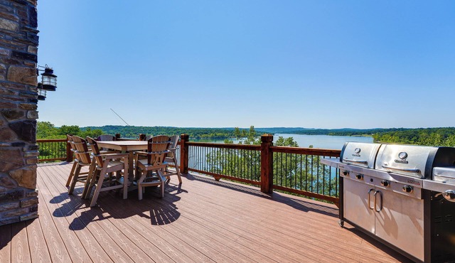 Luxe Table Rock Lake Vacation Rental with Hot Tub!