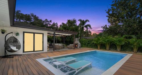 Luxe Tampa Villa | Guest House with Resort Vibes