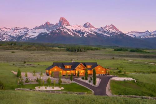 Luxe Teton View Log Cabin Hot Tub Large Groups
