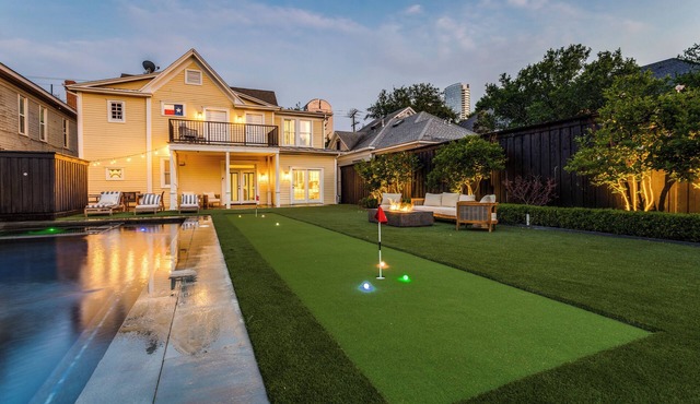 ★ Luxe Thomas Mansion ★ | hot tub, pool, fire pit!