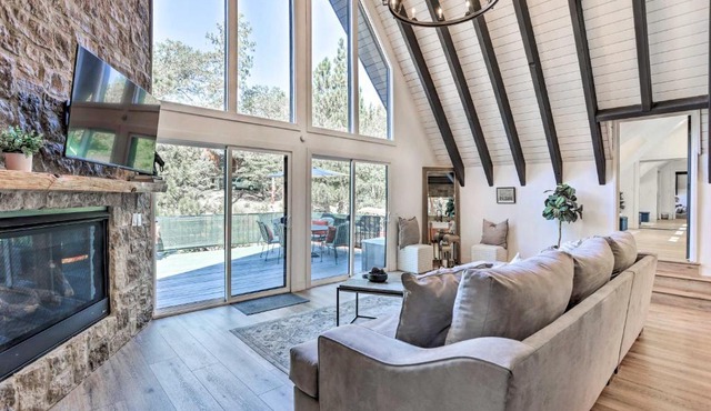 Luxe Timberland Villa with Lake Arrowhead Access!