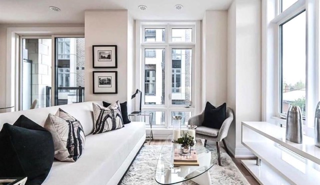 Luxe Toronto Townhome, Rooftop Terrace, Parking