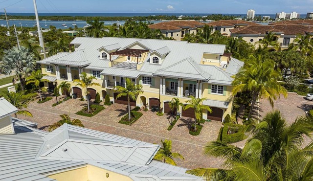 Luxe Townhome/Heated Pool/Beach/Golf