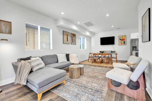 Luxe Townhouse Near Downtown LA