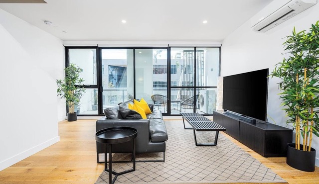 Luxe Tri-Level Opp Westfield Pool Gym Park for 2