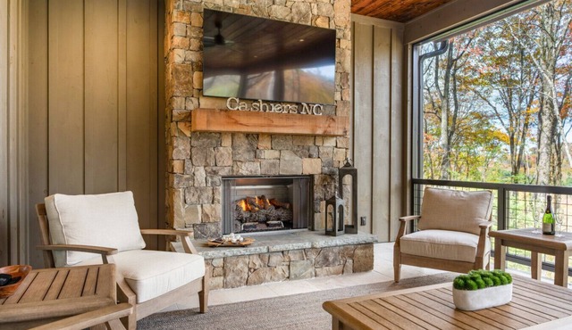 Luxe Trillium Escape w/Views & 2 Porches