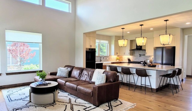 Luxe Vacay Spot - Golf, Hiking, Biking & More near Grand Lake and RMNP