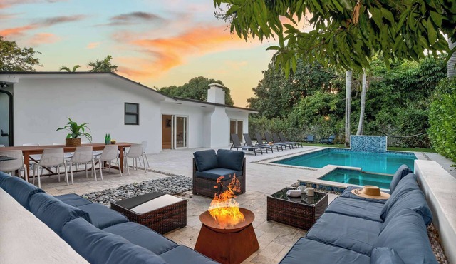 LUXE Villa, Heated Pool, Fire Pit, GAMES
