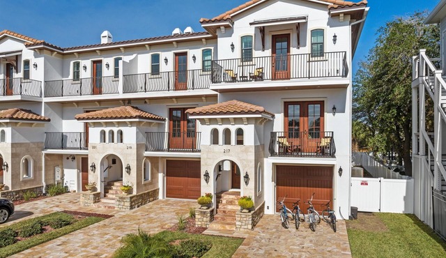 Luxe Villa Steps From Ocean w/Bikes + Game Room