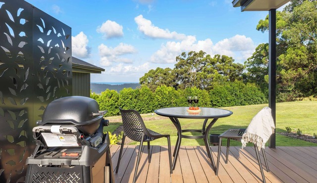 Luxe Villa w Coastal Views, 30mins to Noosa Heads
