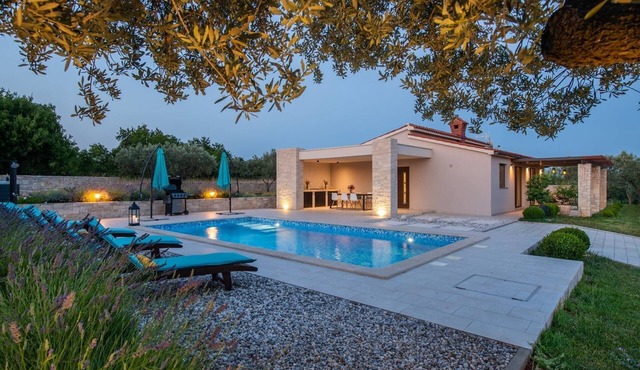 Luxe villa with jacuzzi and pool