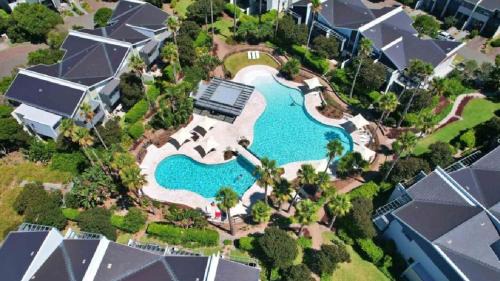 Luxe Waterfront Coastal Retreat