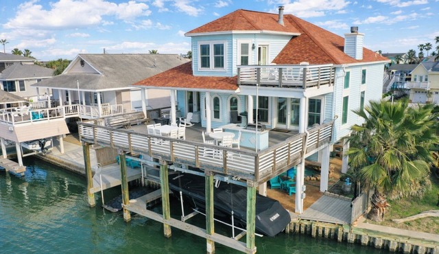 Luxe Waterfront Home at Jamaica Beach | Heated Pool & Spa |1 Dog OK | Bayfront | 3min to Beach