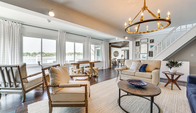 Luxe Waterfront Lake Fenton Home: Decks & Fire Pit
