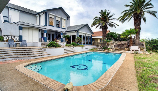 Luxe Waterfront Living: Portland Home w/Pier!