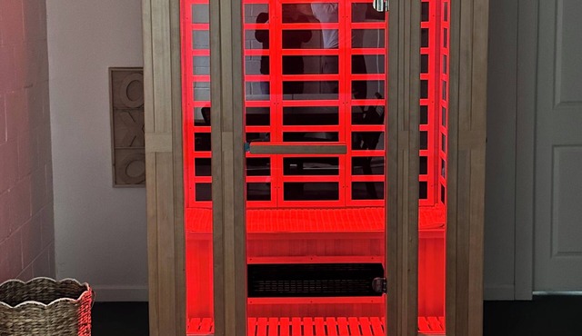 Luxe Waterfront Retreat w/Infrared Sauna & Red Light. Near New Paltz