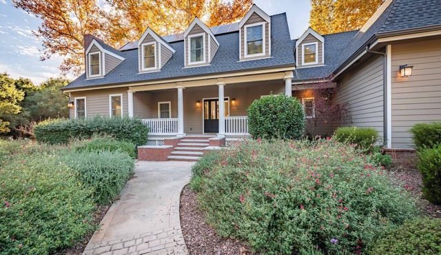 Luxe Westside 5BR/3.5BA w/Pool, Hot Tub, FirePit, Movie Room & more.