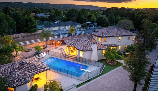 Luxe Wine Country Estate: Pool, Spa & Casita