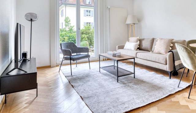 Luxe Wipkingen 3.5 Room w/ Storage & W/D, 2 mins to Market, by Blueground