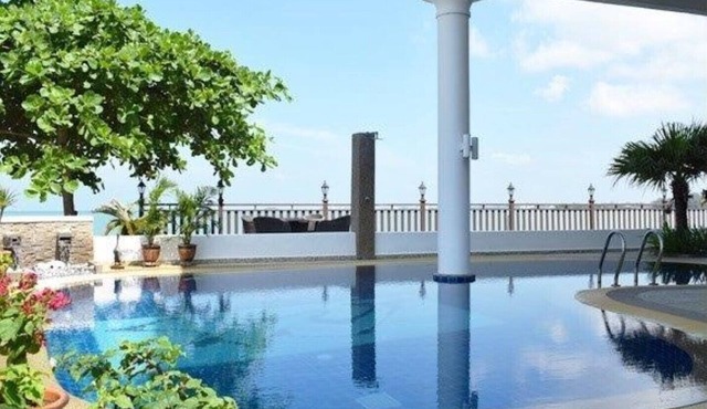 Luxery Bungalow At Seaside Port Dickson water only 10 m away, beach 1 km