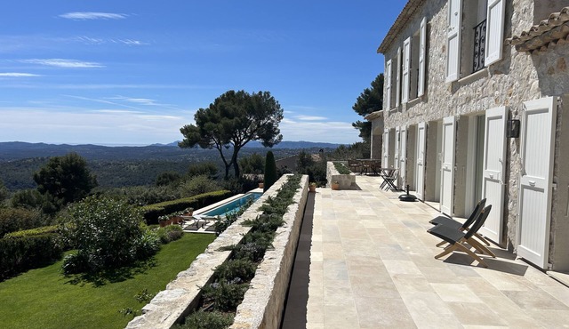 Luxery Stone house with 180˚ Sea views, heated infinity pool, air-con, renovated
