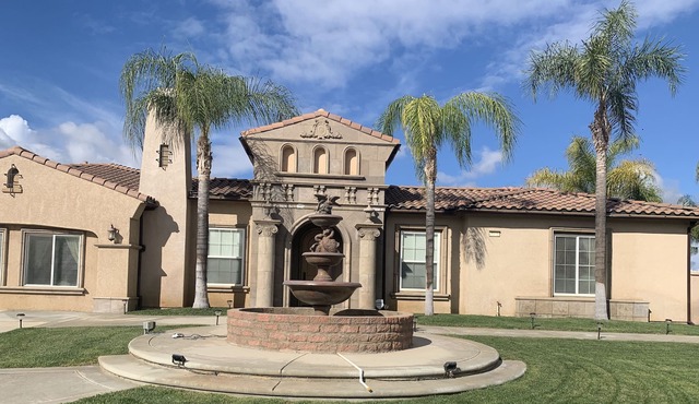 LuxHome Suites B&C, Luxurious getaway in Riverside's most upscale neighborhood