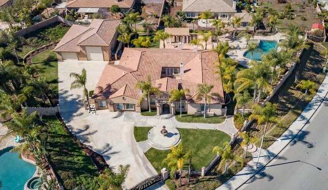 LuxHome Villa