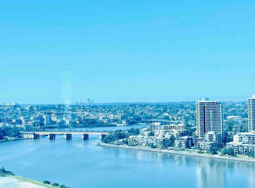 Luxious Startling waterview highrise Condo