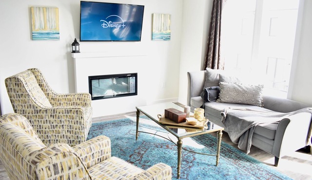 Luxirous 4 bedroom house plus office room in heart of Oakville