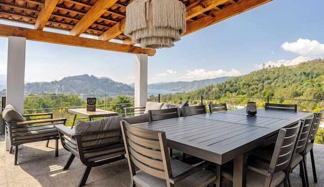 LUXO Casa Valle de Bravo con jacuzzi y espectacular Vista al Lago