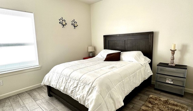 Luxorous, stylish condo near Medical/south Mcallen