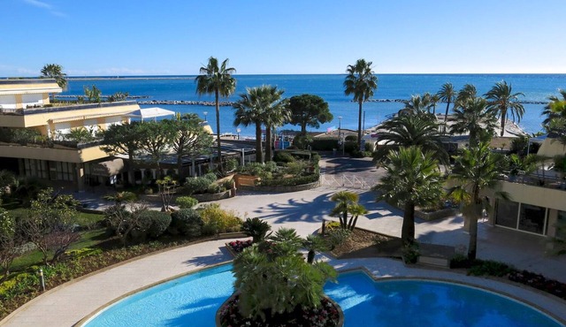 Luxory apartment on the beach