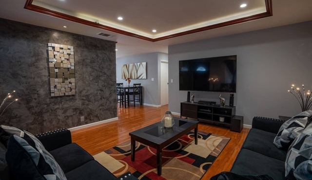 LuxoStays | Charming 4BR w/large backyard/firepit