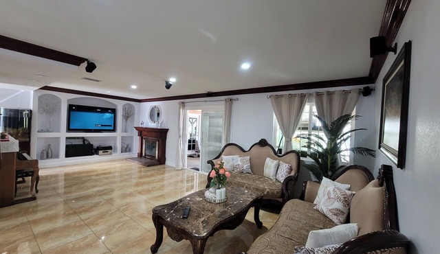Luxstay in Huntington Beach California.