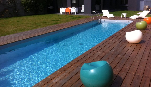 Luxury villa with heated pool/420m2/30m from the beach