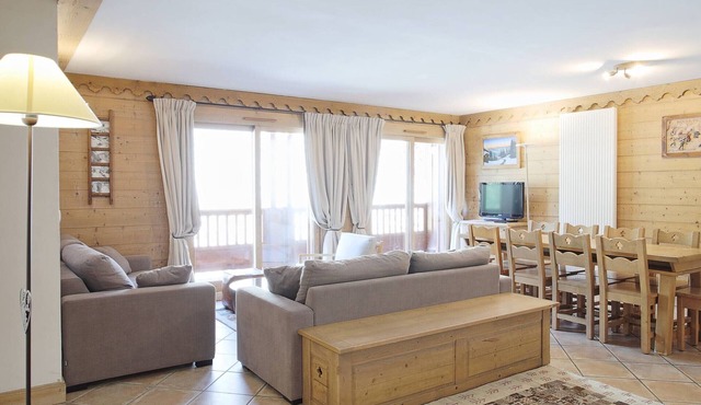 Luxurious Duplex, 10 Guests, Ski-in/Ski-out, Spa, Pool, Gym, Garage, WiFi