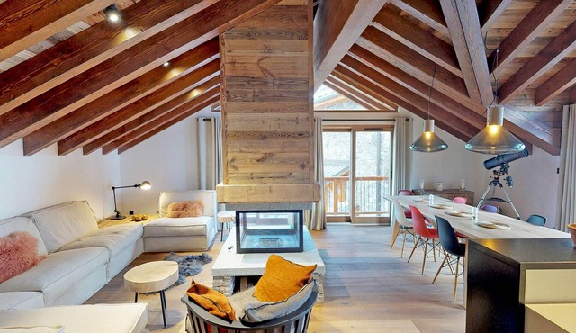 Luxury Chalet with Jacuzzi, Sauna & Central Location in St Martin de Belleville